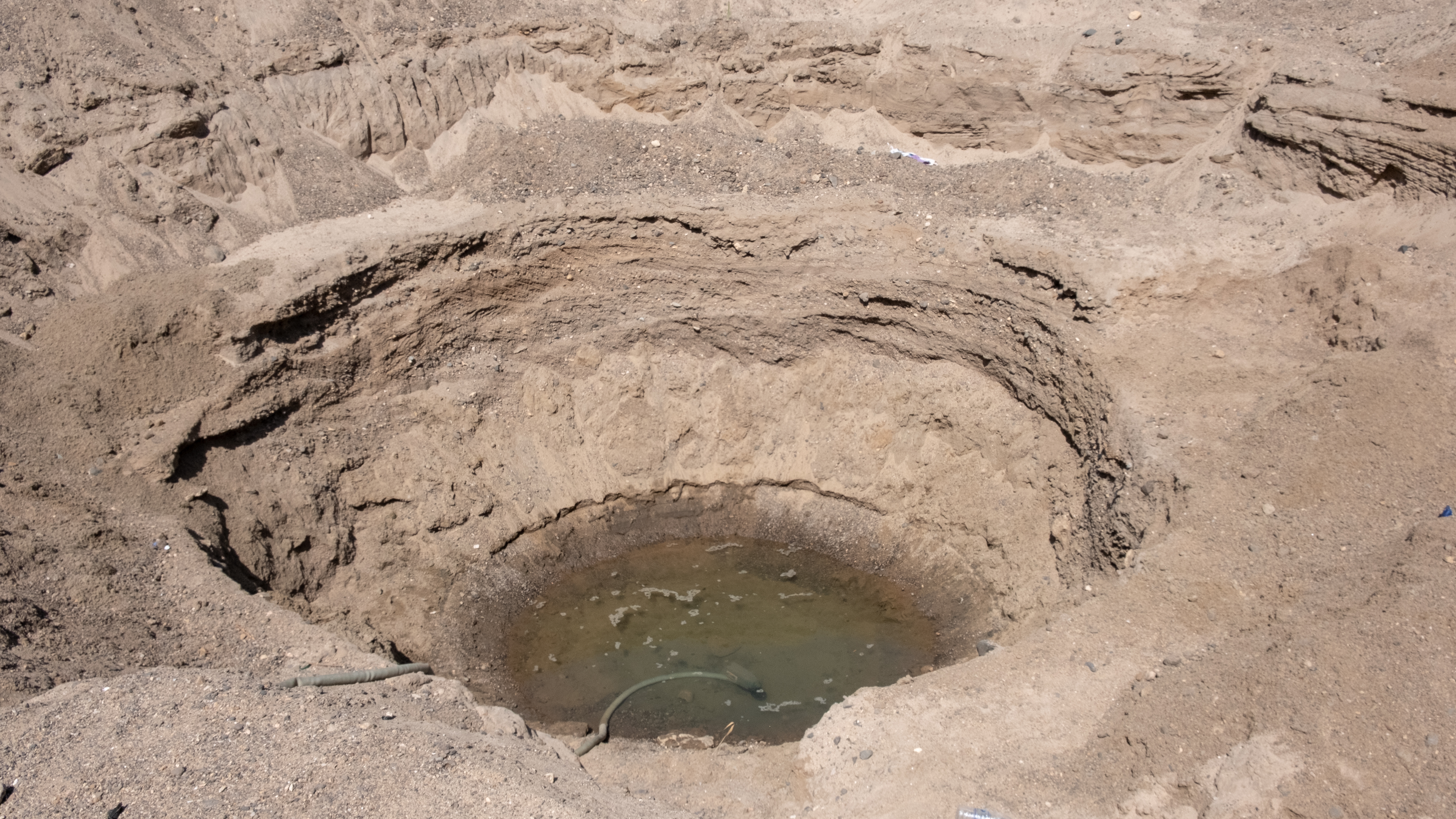 DSCF8487 A big shallow well that supplies Kalkol town with water