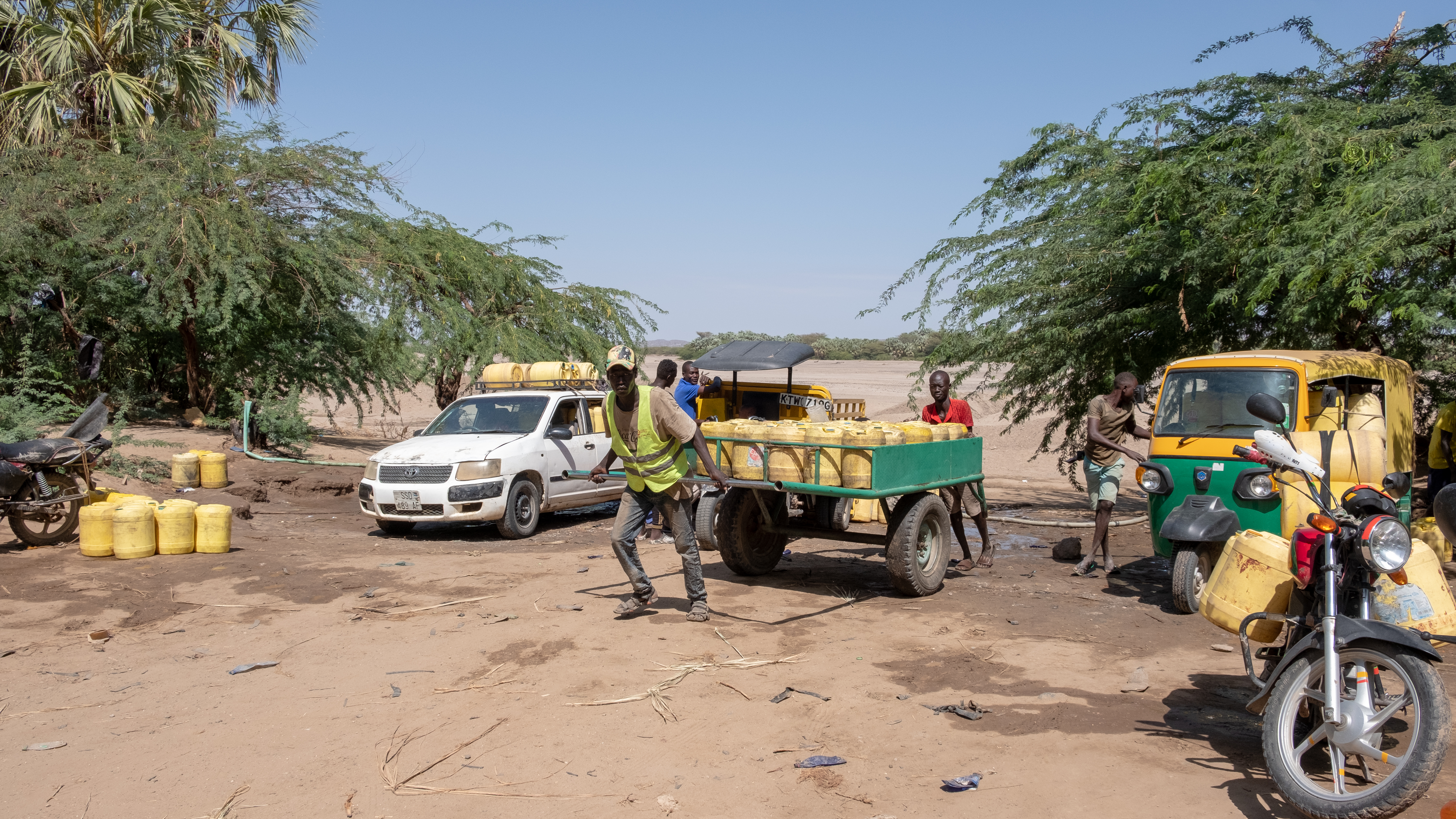 DSCF8551 Water vendor leaving to deliver water to his customers in Kalkol town