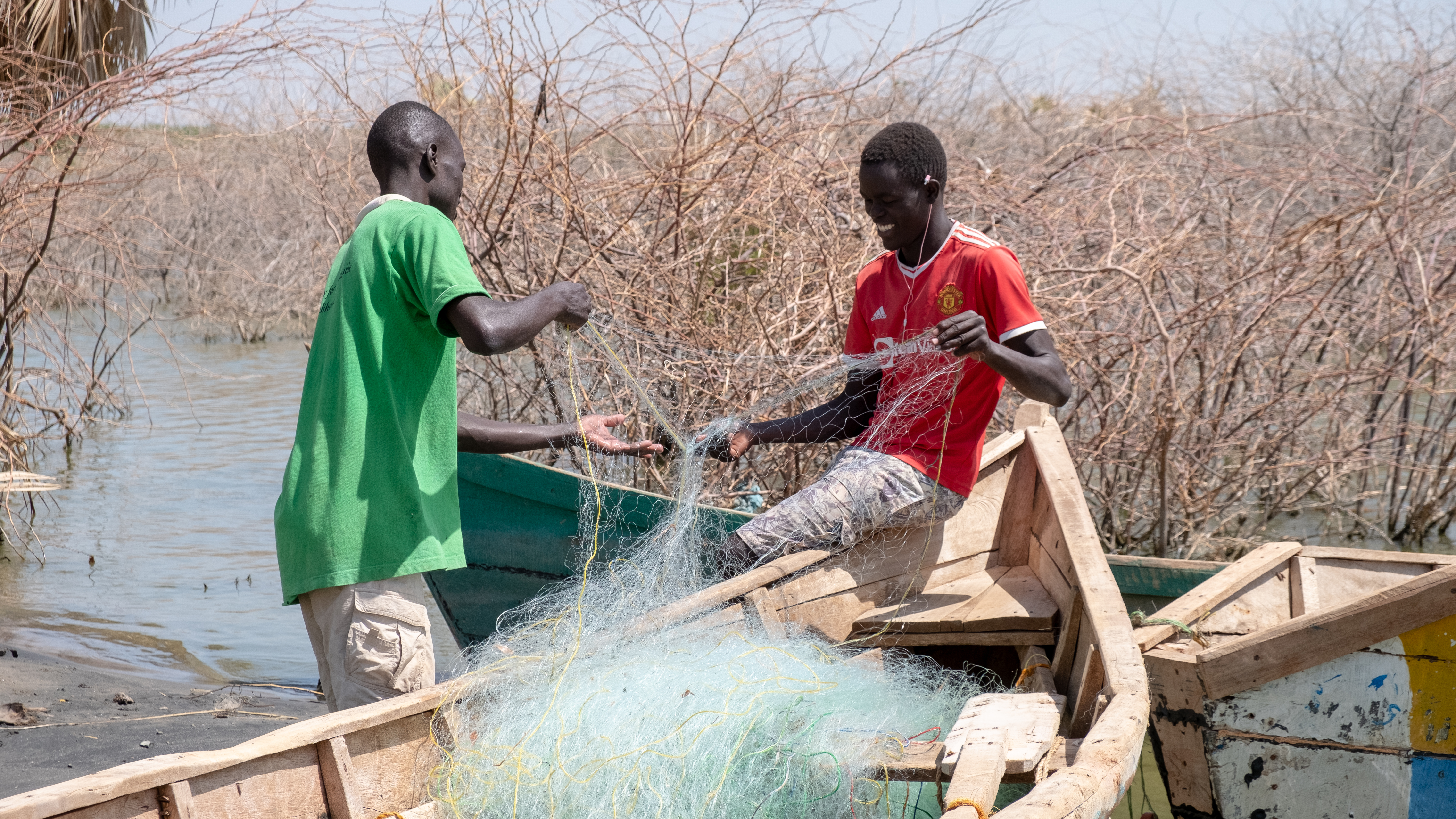 DSCF8650 Fishermen preparing their nets before going out to fish in imprsa beach Kalkol town 2